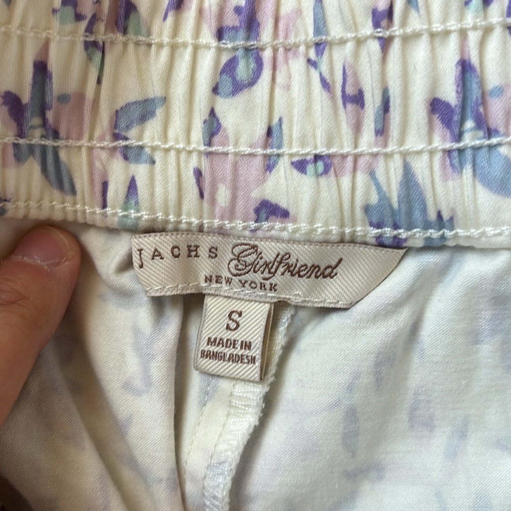 JACHS Girlfriend - Floral Shorts - Picture 2 of 8